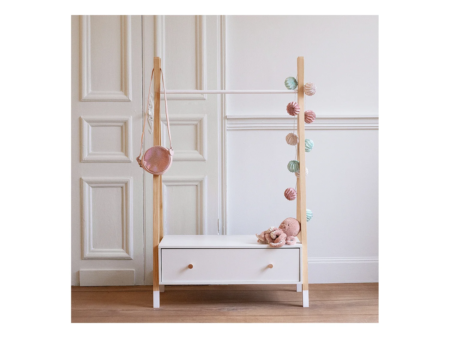 Roupeiro infantil de madeira e branco com gaveta LOU