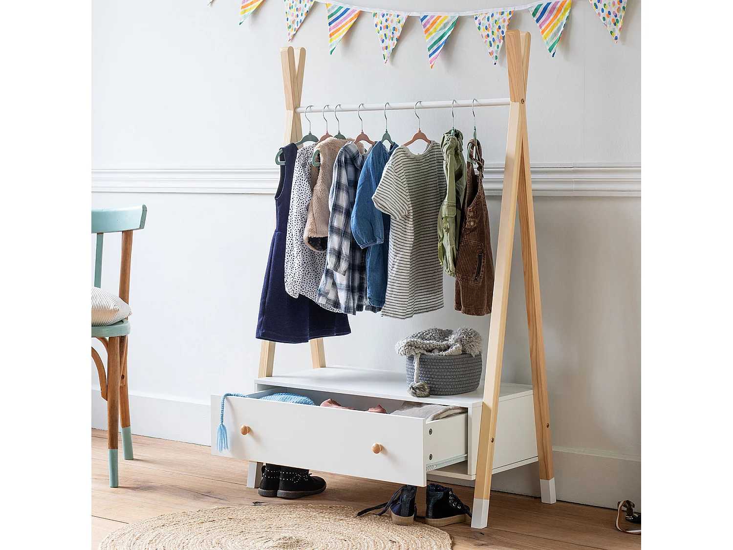 Houten en witte kinderkledingkast met lade LOU