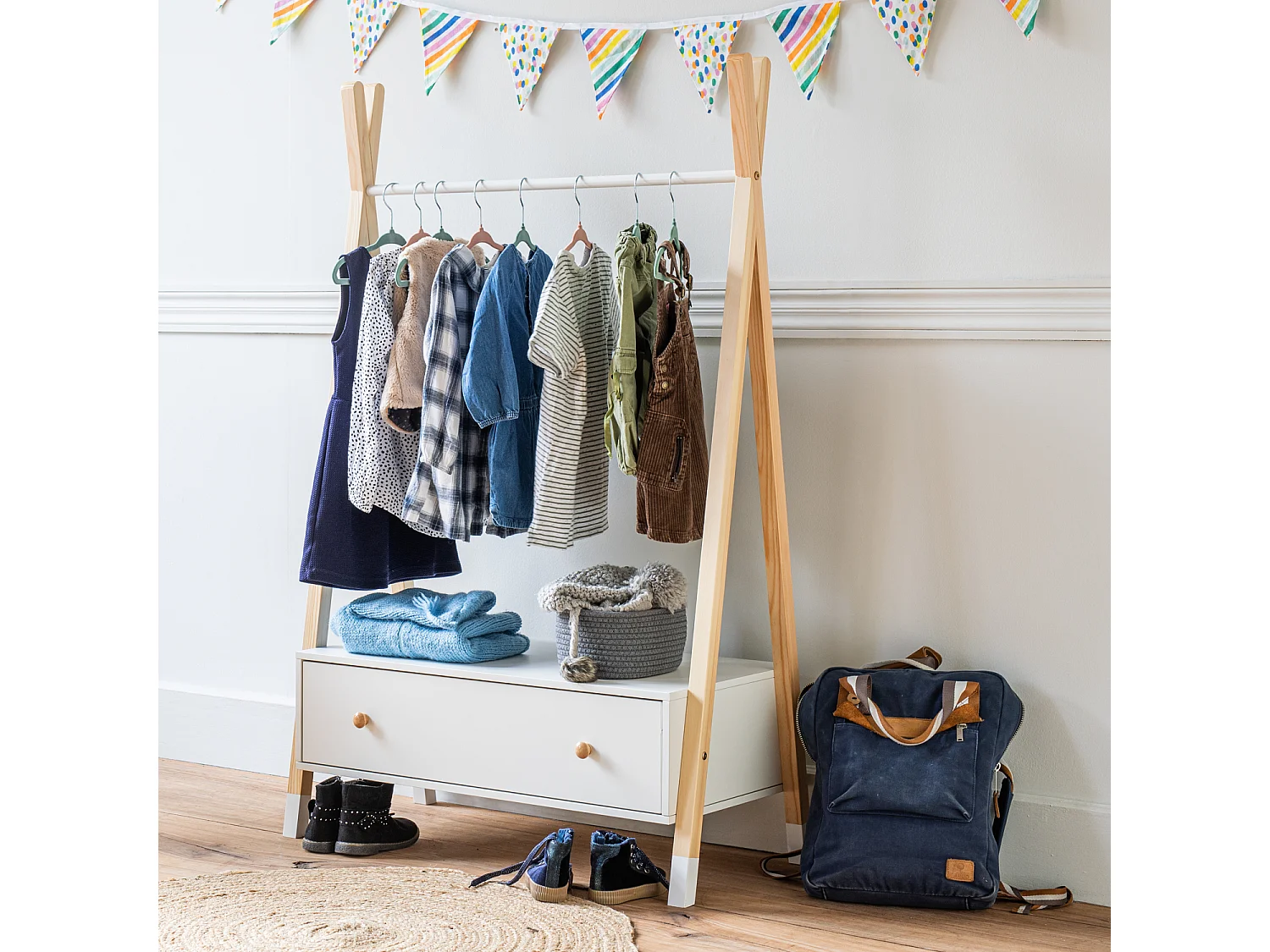 Perchero LOU de madera con cajón blanco para niños