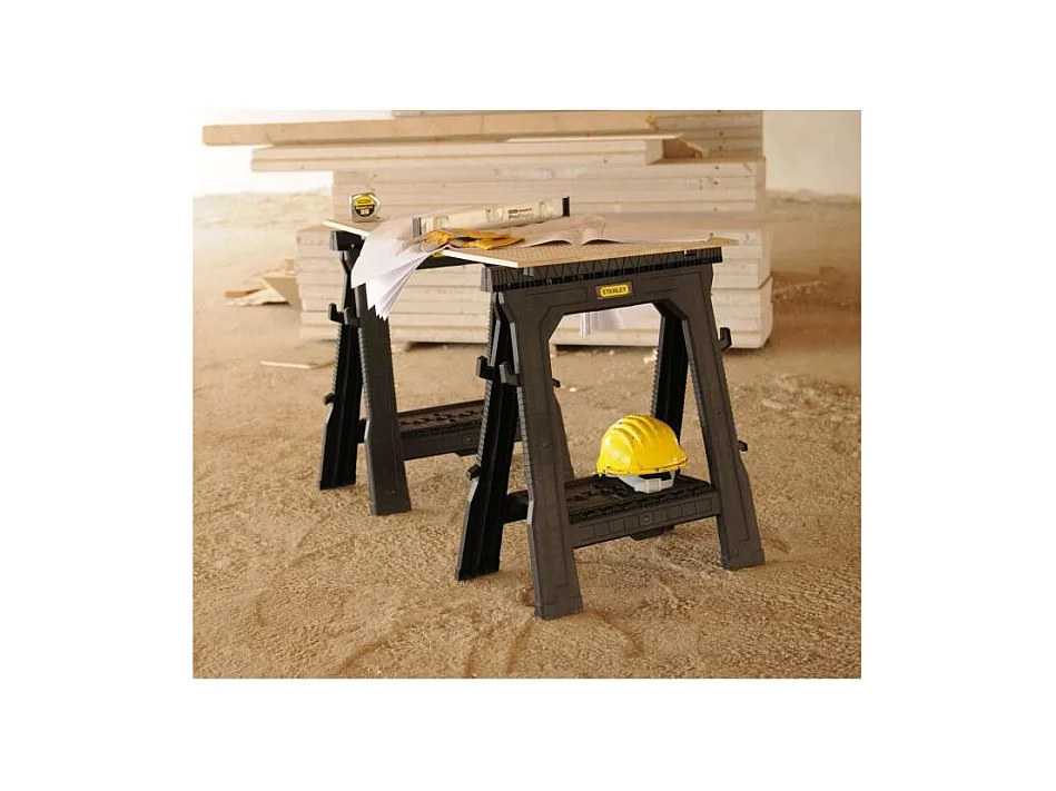 2 klappbare Böcke mit Kunststofffüßen