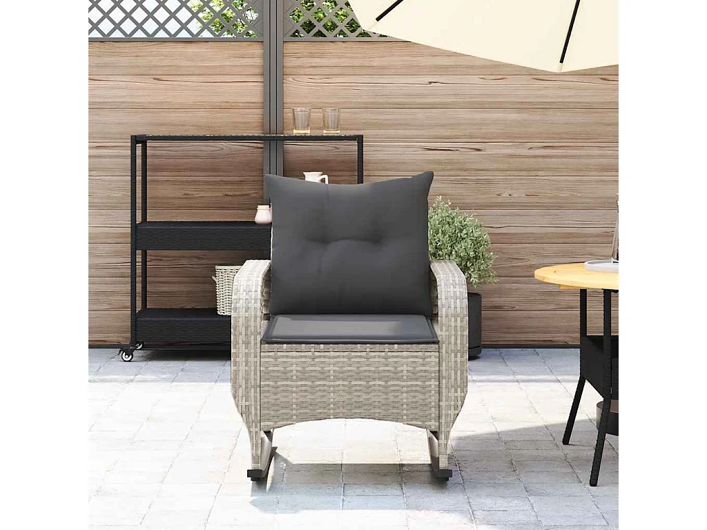 Chaise à bascule de jardin avec coussins gris clair poly rotin