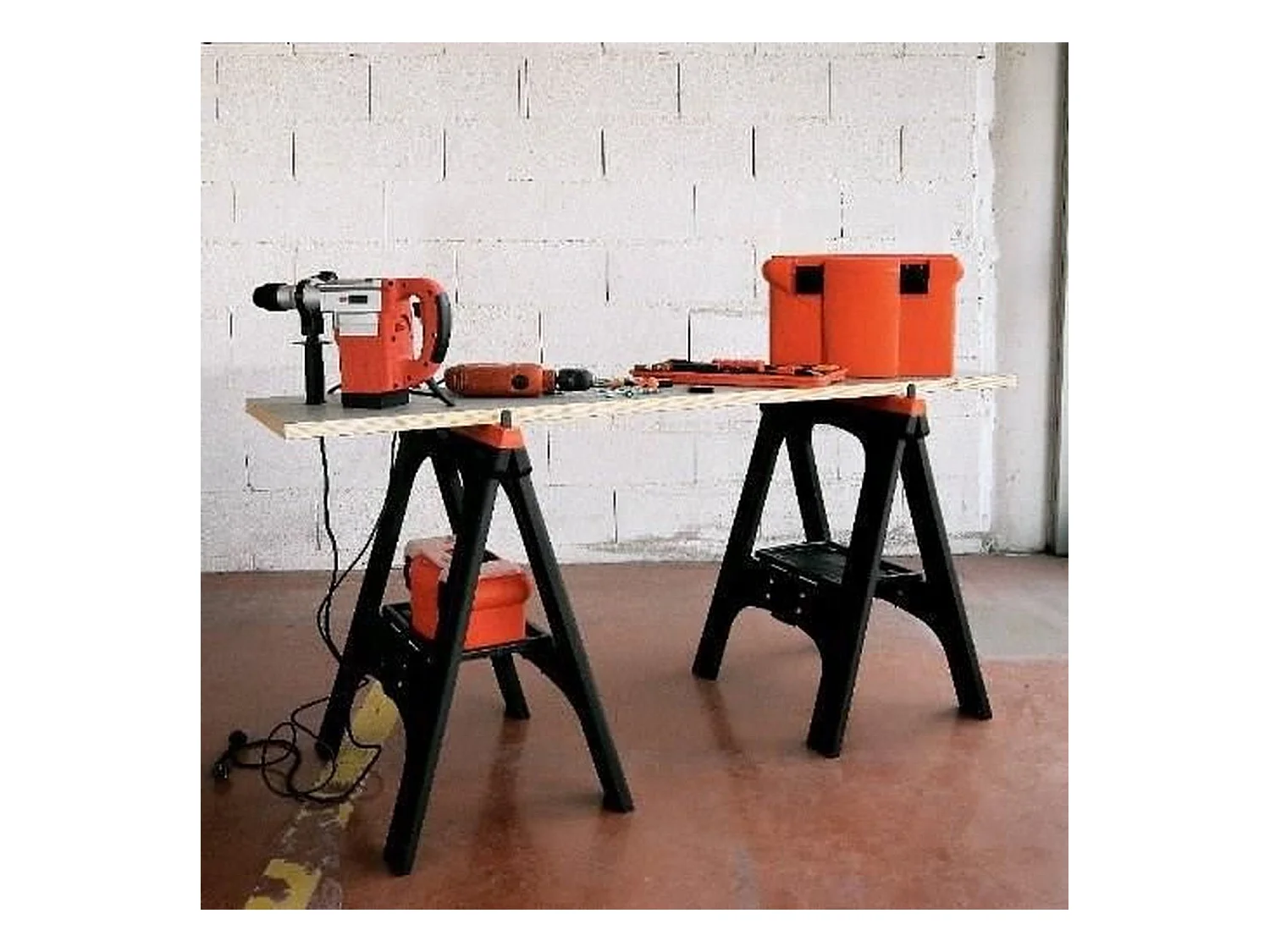 2 Klappböcke 60 x 10 x 80 cm, maximale Belastung 200 kg