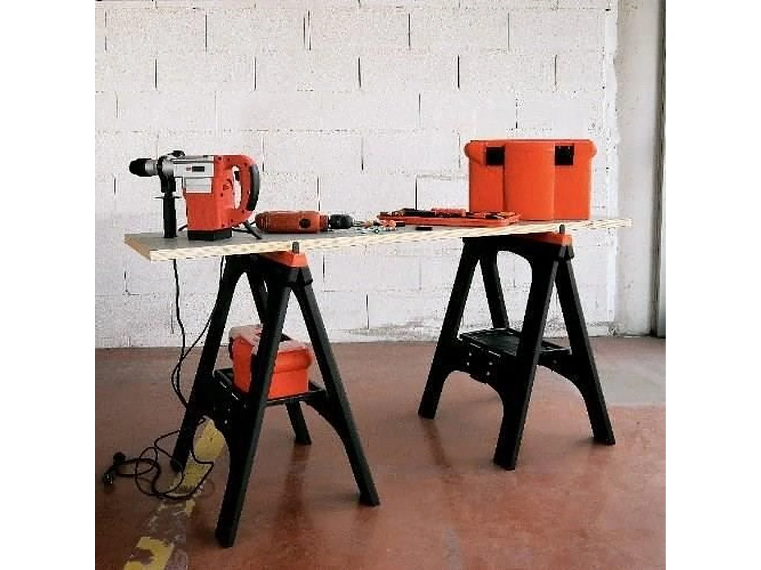 2 Klappböcke 60 x 10 x 80 cm, maximale Belastung 200 kg