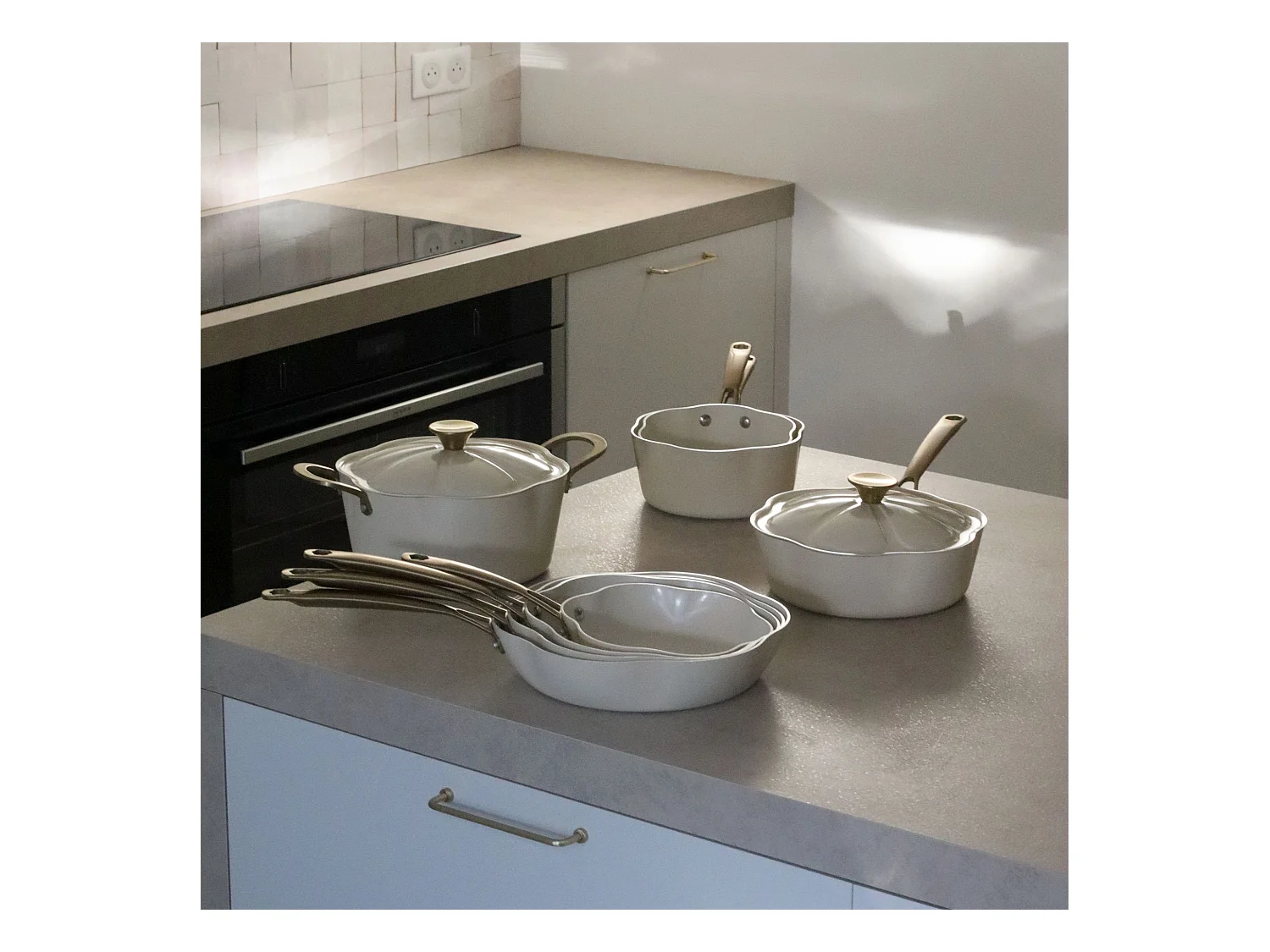 Menastyl - Poele Dahlia 24cm En Aluminium Recycle Beige