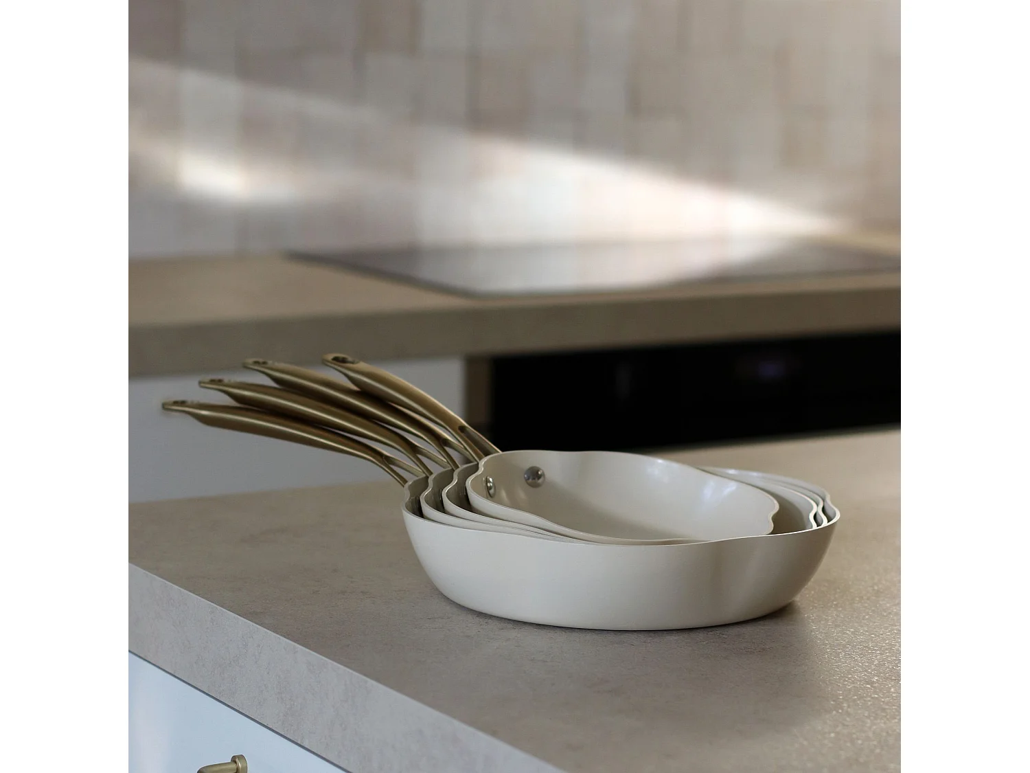 Menastyl - Poele Dahlia 26cm En Aluminium Recycle Beige