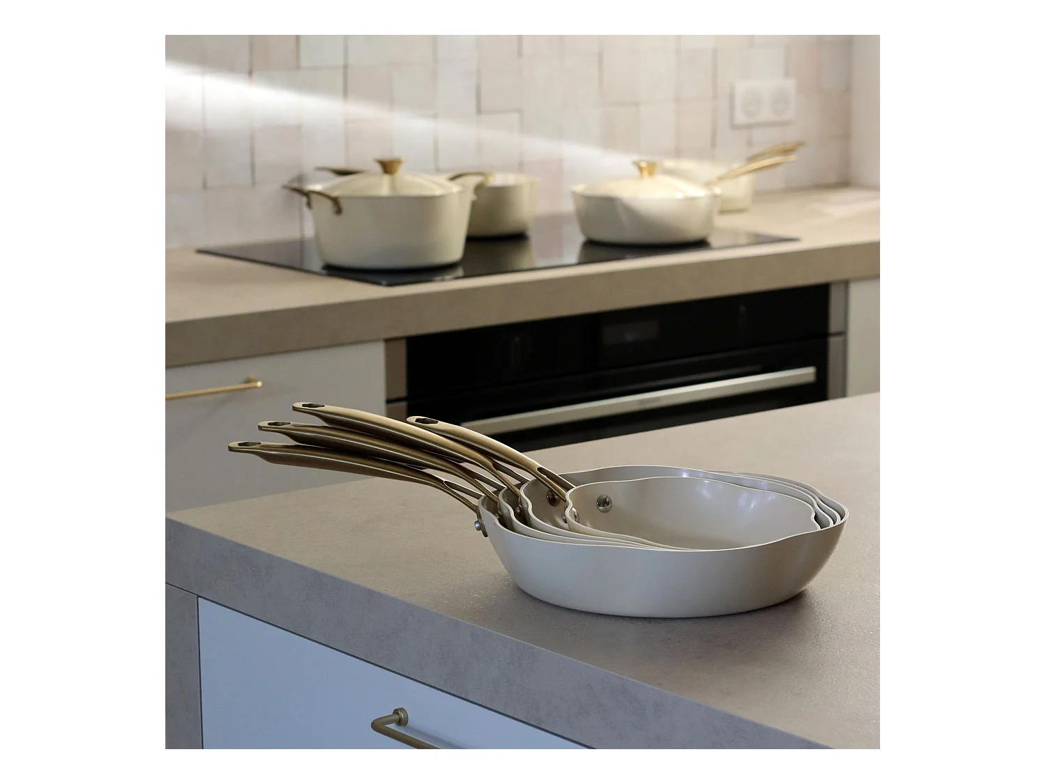 Menastyl - Poele Dahlia 28cm En Aluminium Recycle Beige