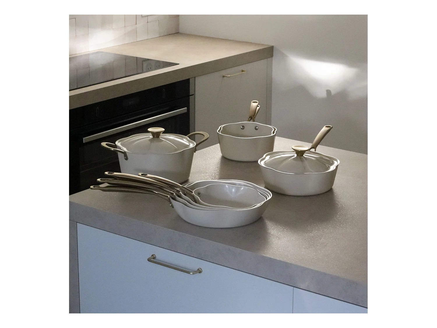 Menastyl - Poele Dahlia 28cm En Aluminium Recycle Beige