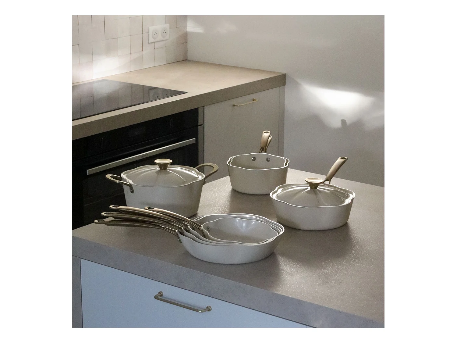 Menastyl - Poele Dahlia 20cm En Aluminium Recycle Beige