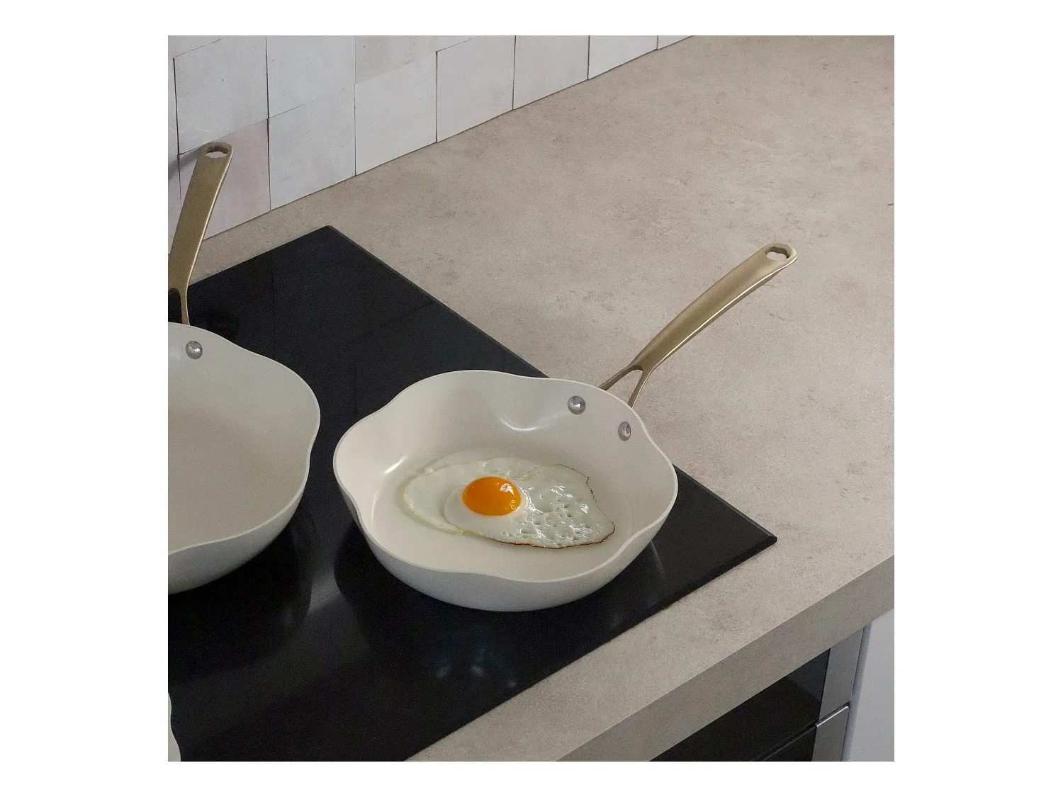 Menastyl - Poele Dahlia 20cm En Aluminium Recycle Beige