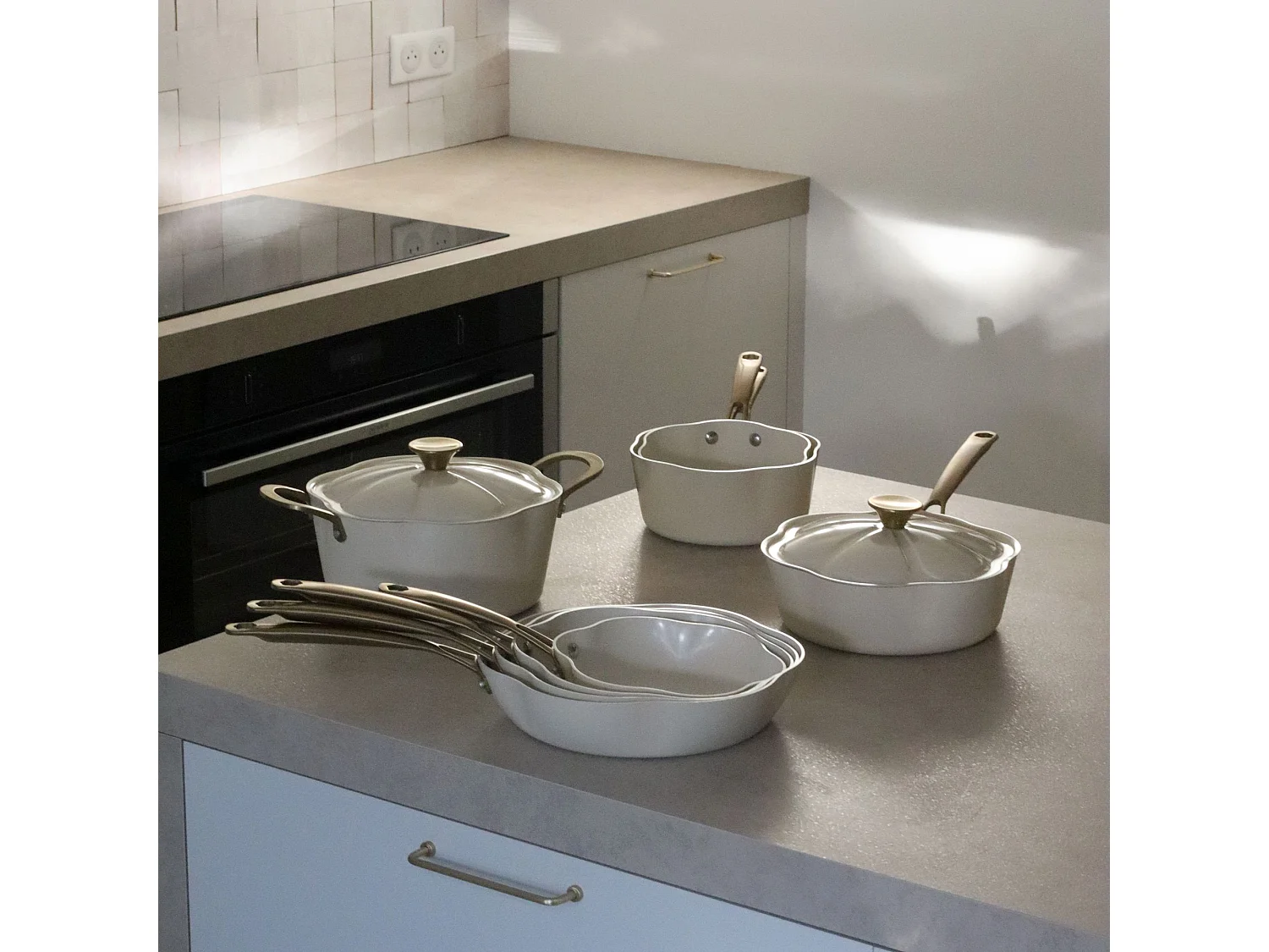 Menastyl - Poele Dahlia 20cm En Aluminium Recycle Beige