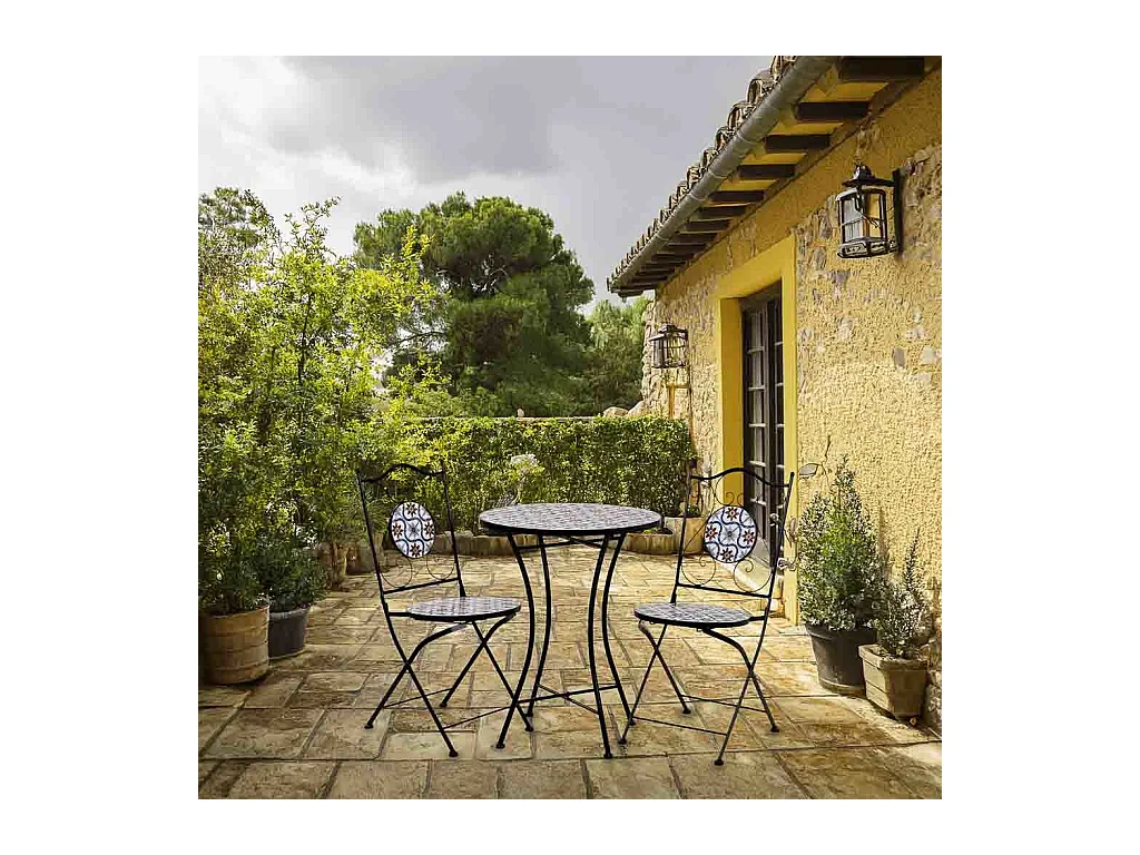 Ensemble table et deux chaises en mosaïque noire et fer forgé