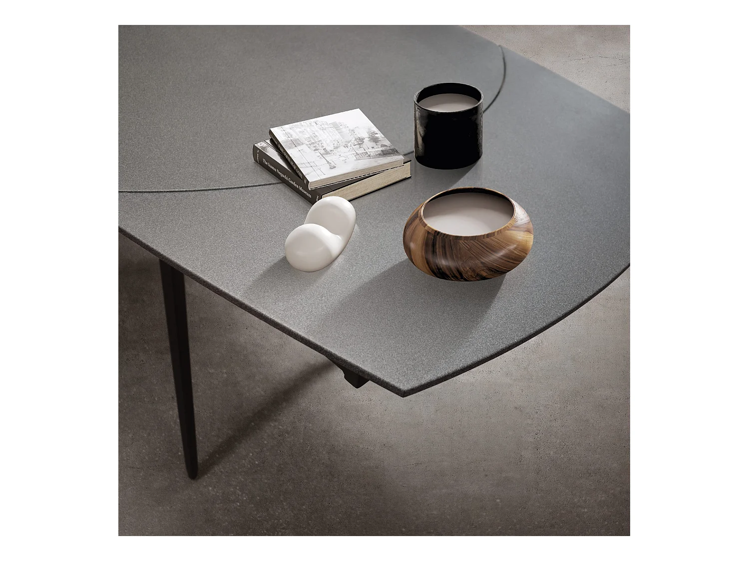 Tavolo allungabile Alexia Long, Top Ceramica Grigio Grafite, Gambe in Metallo Antracite, da 140cm a 200cm