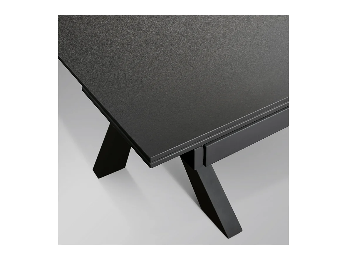 Tavolo allungabile Mario, Top in ceramica antracite, Basamento in metallo nero, da 160 a 240 cm