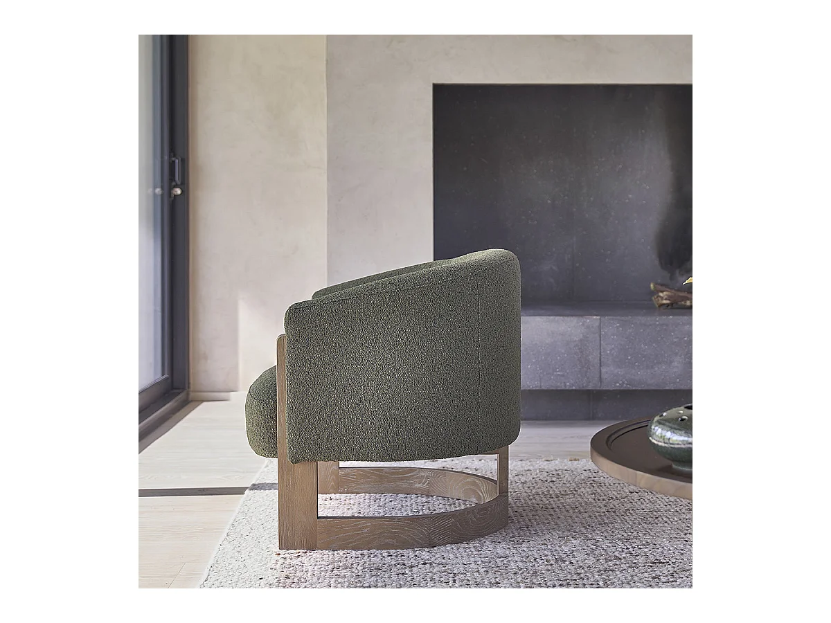 Fauteuil en chêne massif et tissu bouclette kaki