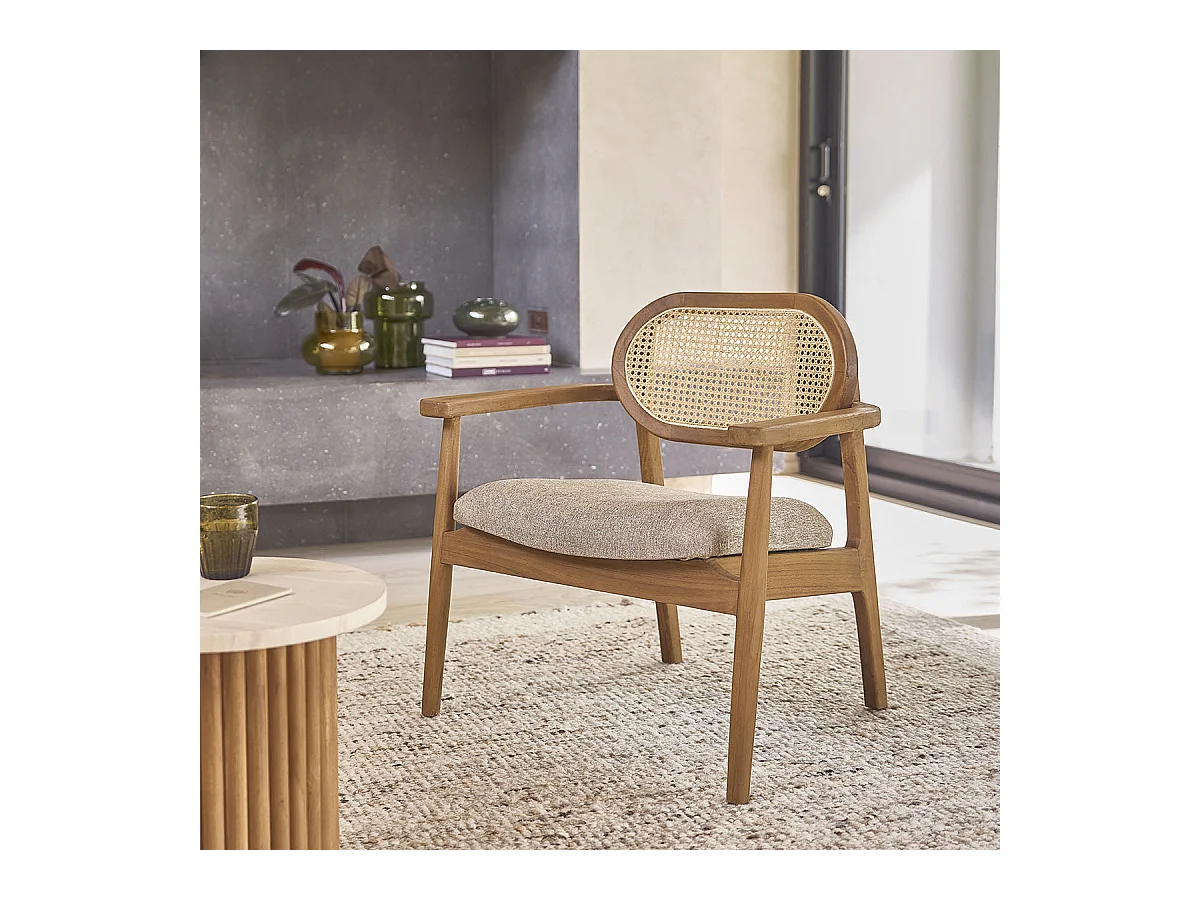 Fauteuil en teck massif, cannage et tissu grège