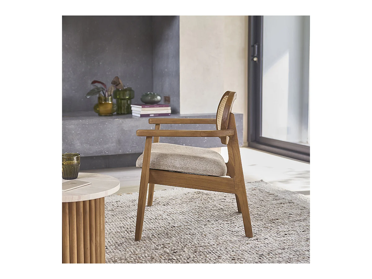 Fauteuil en teck massif, cannage et tissu grège