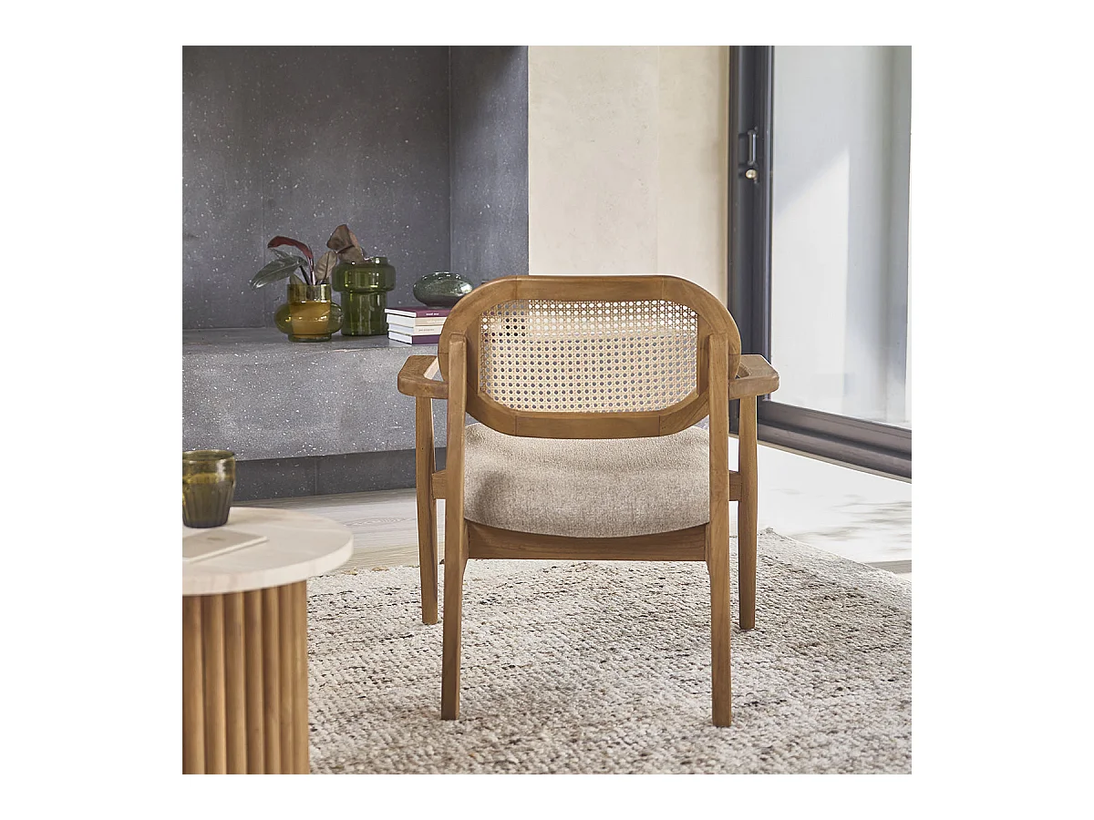 Fauteuil en teck massif, cannage et tissu grège