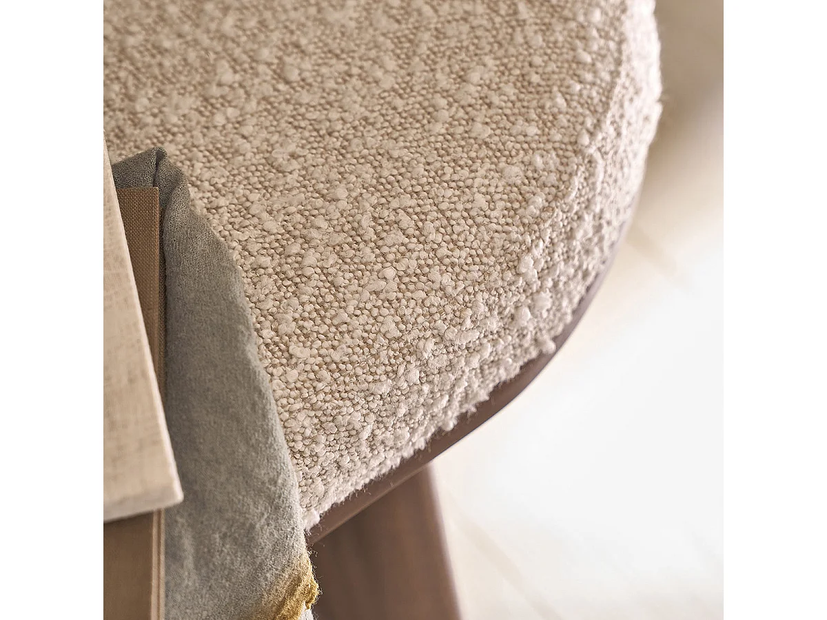 Banco de mindi macizo acabado nogal con tela bouclette 120 cm