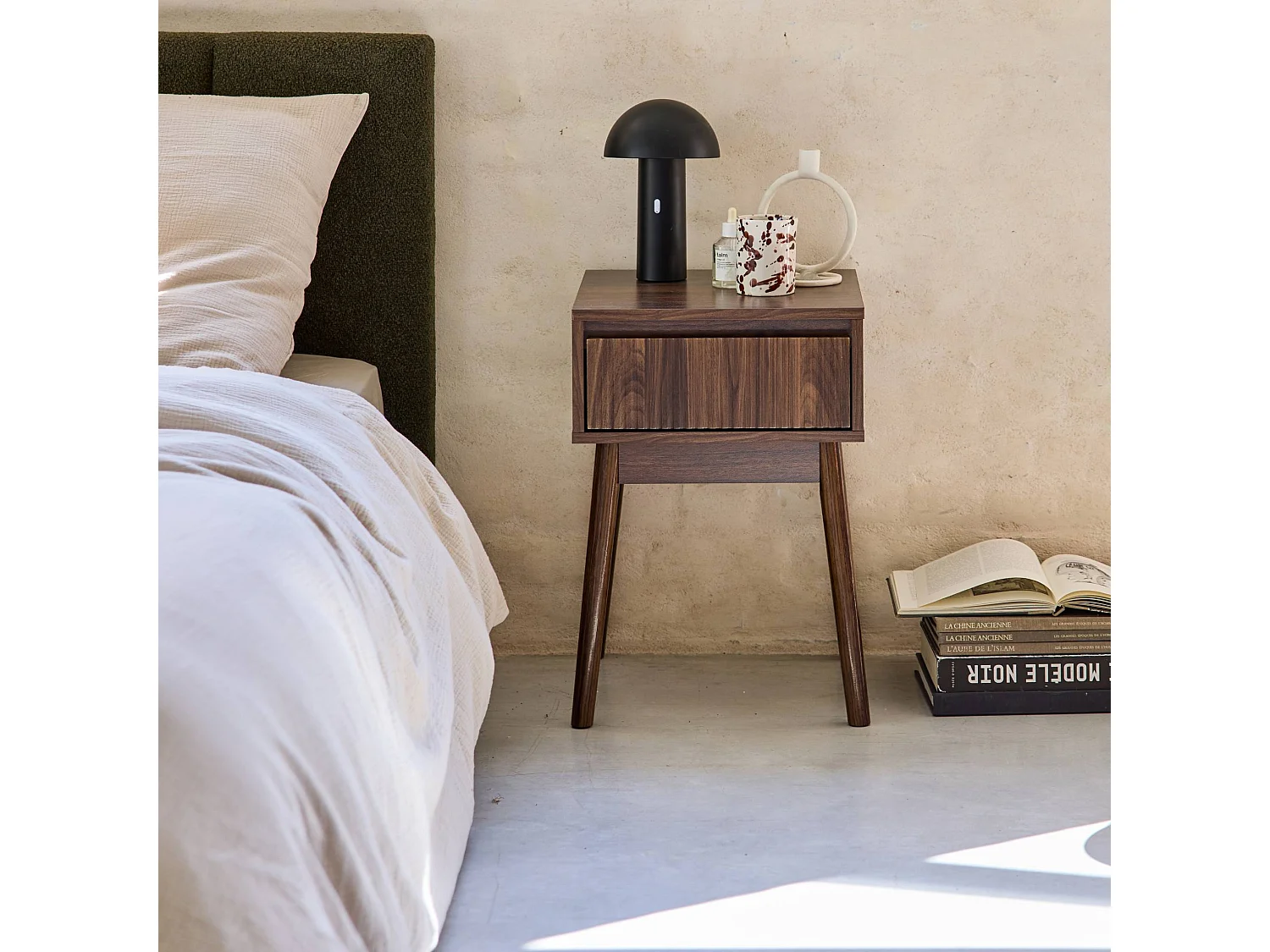 Mesita de noche con efecto madera, 1 cajón nogal