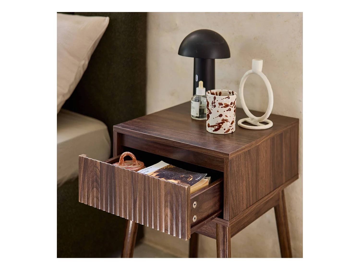 Set 2 comodini con un cassetto, noce