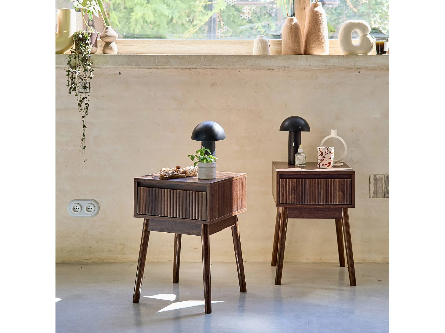 Set 2 comodini effetto legno con cassetto, noce