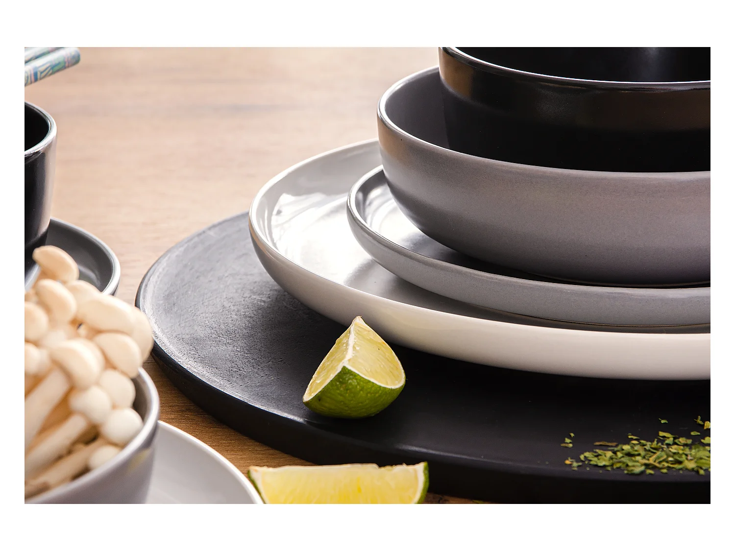 Service de table - Service vaisselle - 6 personnes 24 pièces - Blanc, Noir, Gris - VICTO