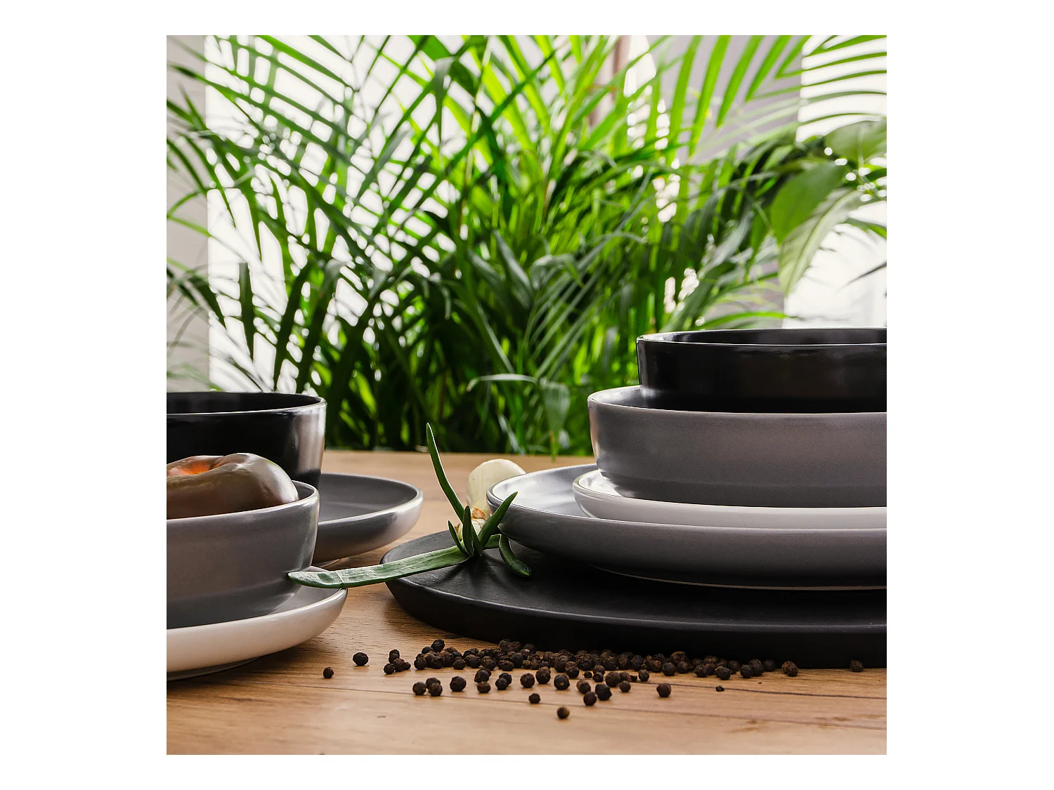 Service de table - Service vaisselle - 6 personnes 24 pièces - Blanc, Noir, Gris - VICTO