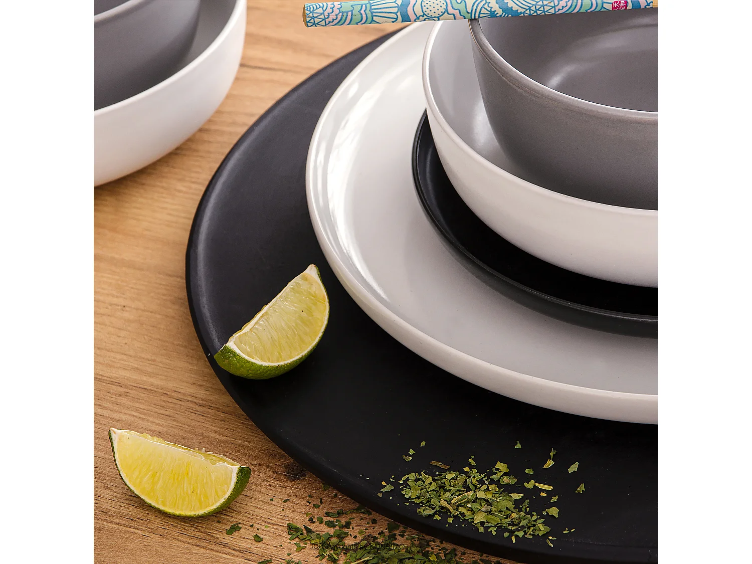 Service de table - Service vaisselle - 6 personnes 24 pièces - Blanc, Noir, Gris - VICTO