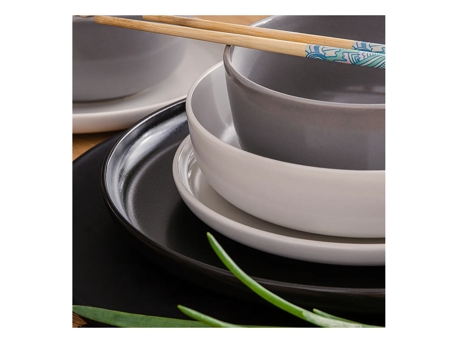 Service de table - Service vaisselle - 6 personnes 24 pièces - Blanc, Noir, Gris - VICTO