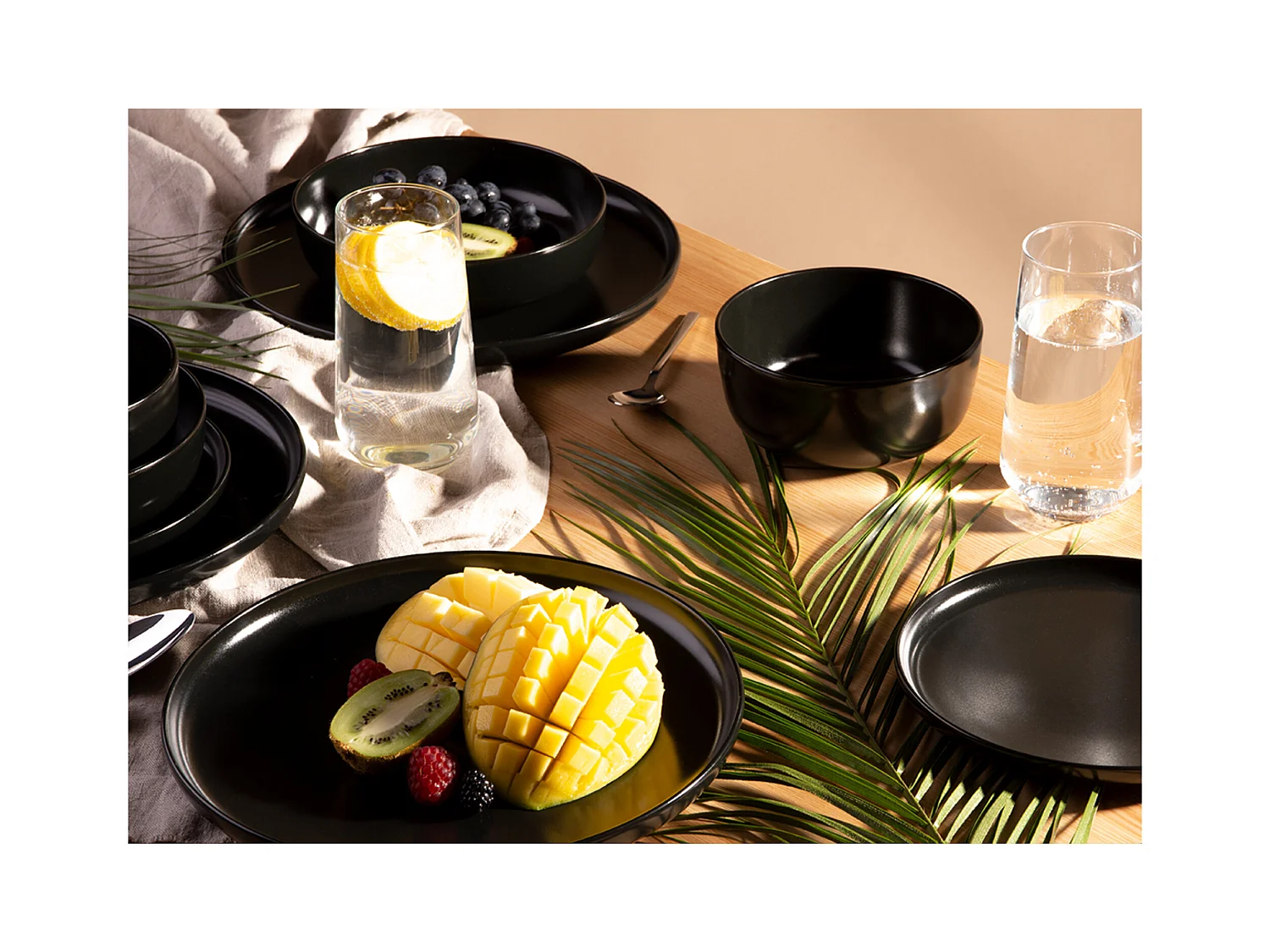 Set de assiete plates 6 personnes 6 pièces - Noir - VICTO