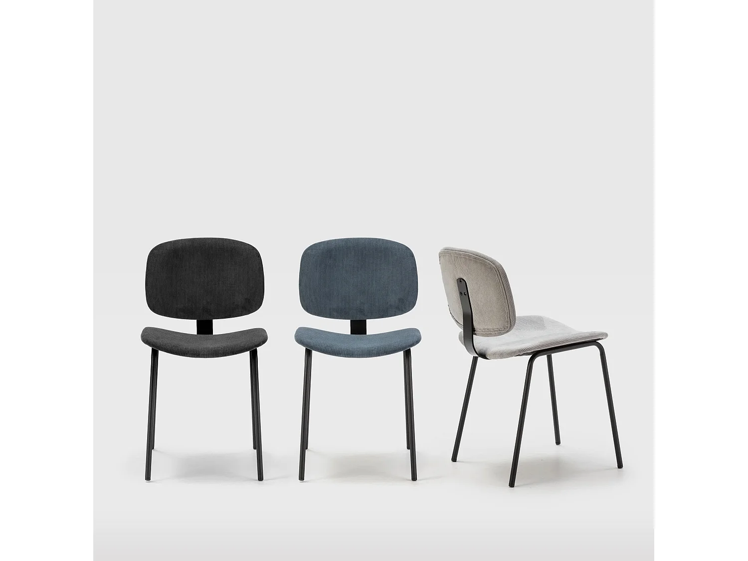 Kavel van 2 chaises in velours côtelé en metal noir 45x53 h79 cm