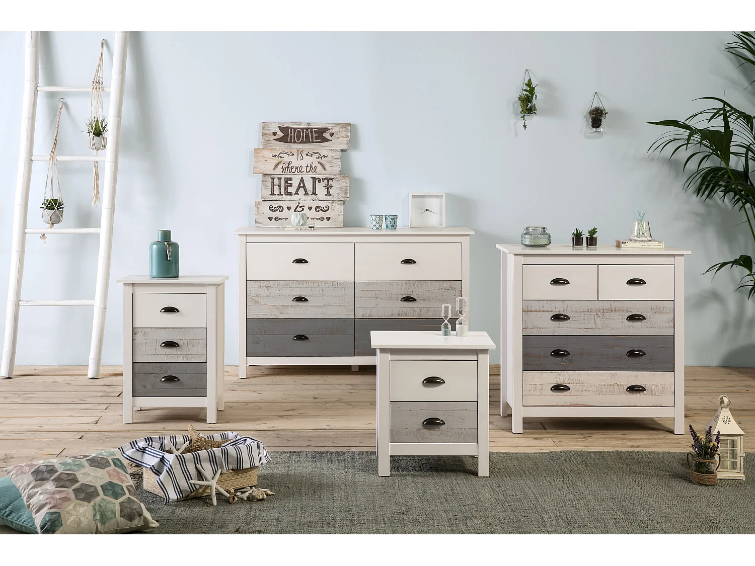 Witte chevettafel met 3 lades 46x65 cm