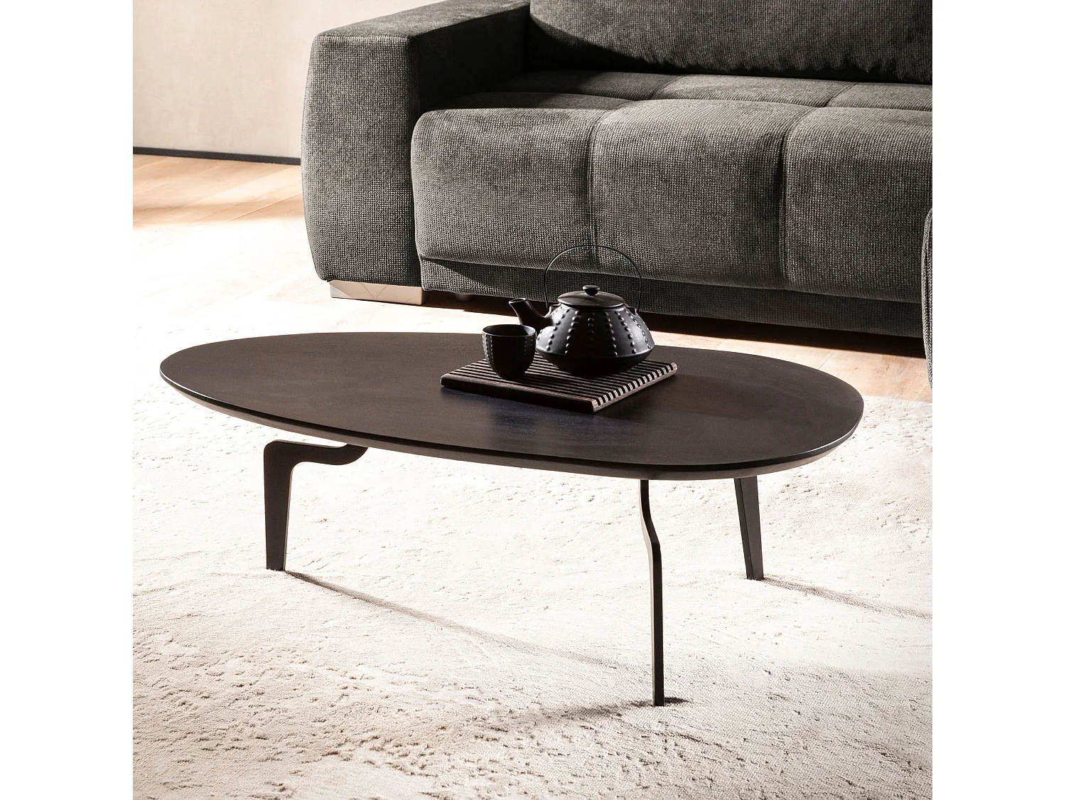 Table Basse de Salon 86 cm Bois Massif Noir Ovale Intemporel Trois Pieds