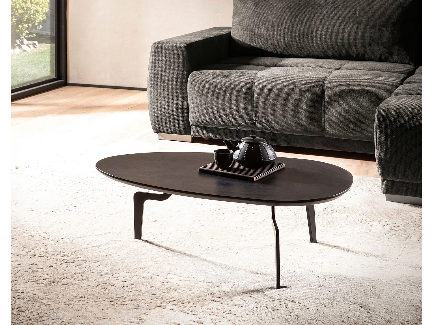 Table Basse de Salon 86 cm Bois Massif Noir Ovale Intemporel Trois Pieds