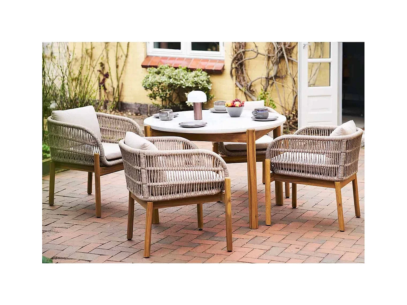 LORIENA - Lot de 2 Fauteuils de Table de Jardin en Acacia et Corde Beige avec Coussins
