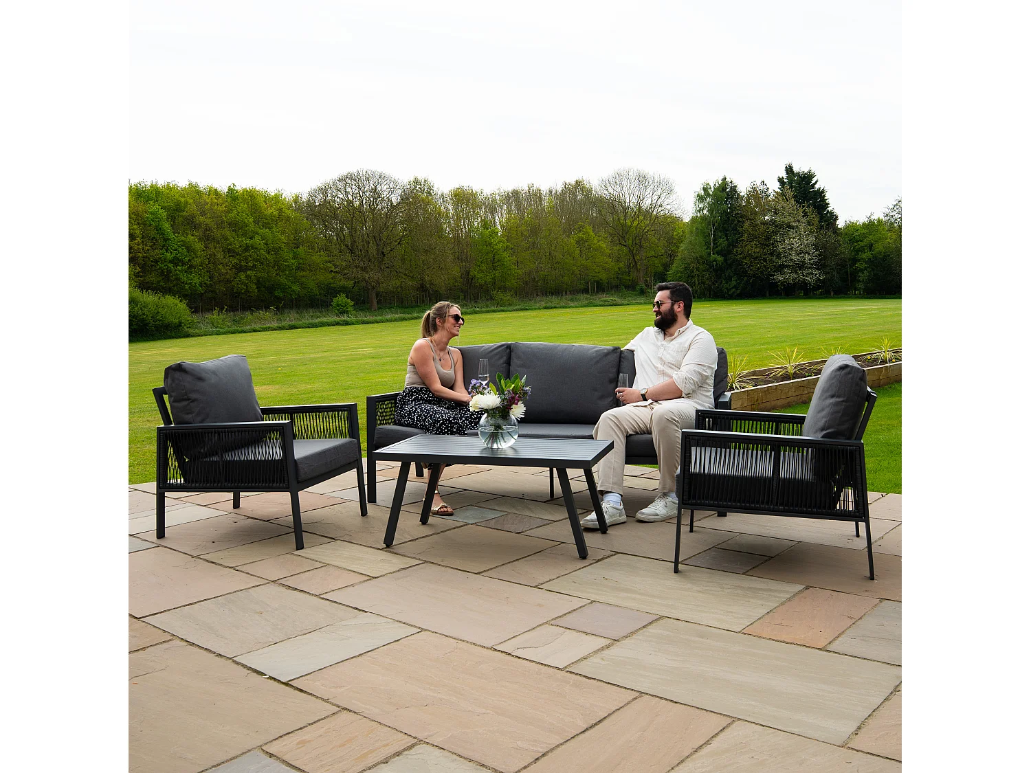 Salon de Jardin 4 Pièces en Aluminium Gris 5 Places & Coffre de Rangement 582 L en Rotin Imperméable [Housse de Pluie INCLUS]