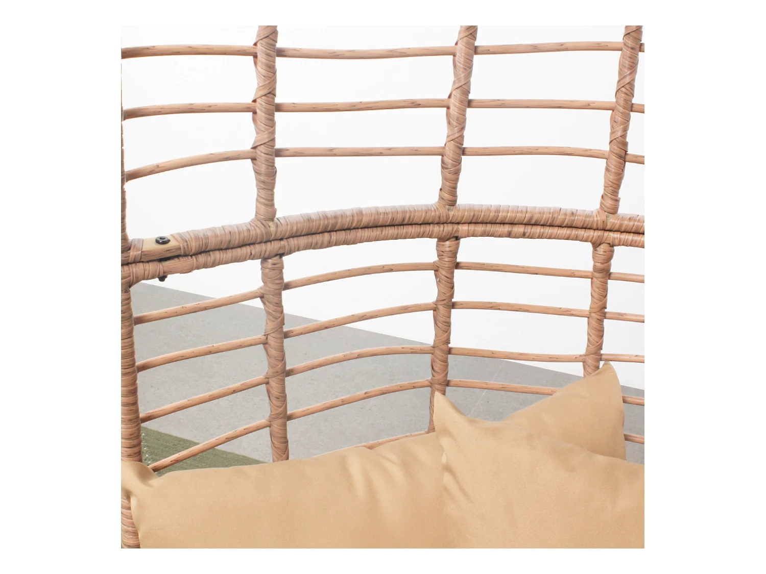 Ensemble fauteuil sur pied effet rotin et repose-pieds avec coussin beige JANE