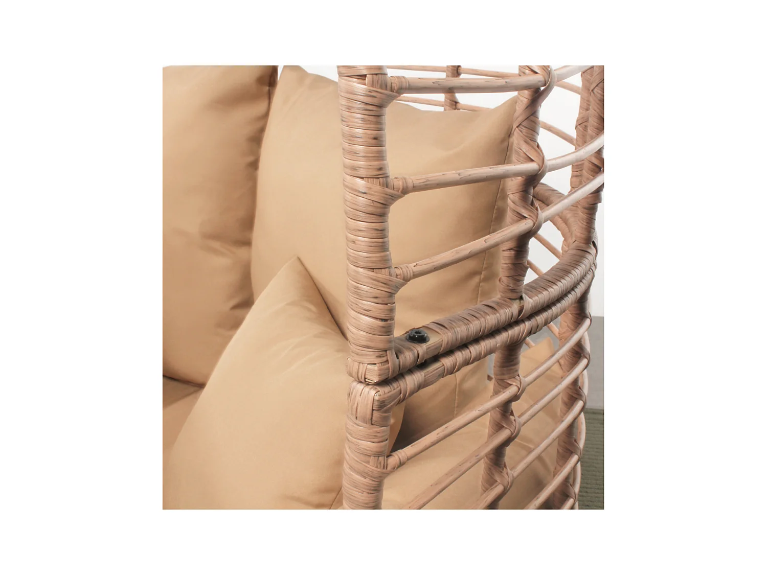 Ensemble fauteuil sur pied effet rotin et repose-pieds avec coussin beige JANE