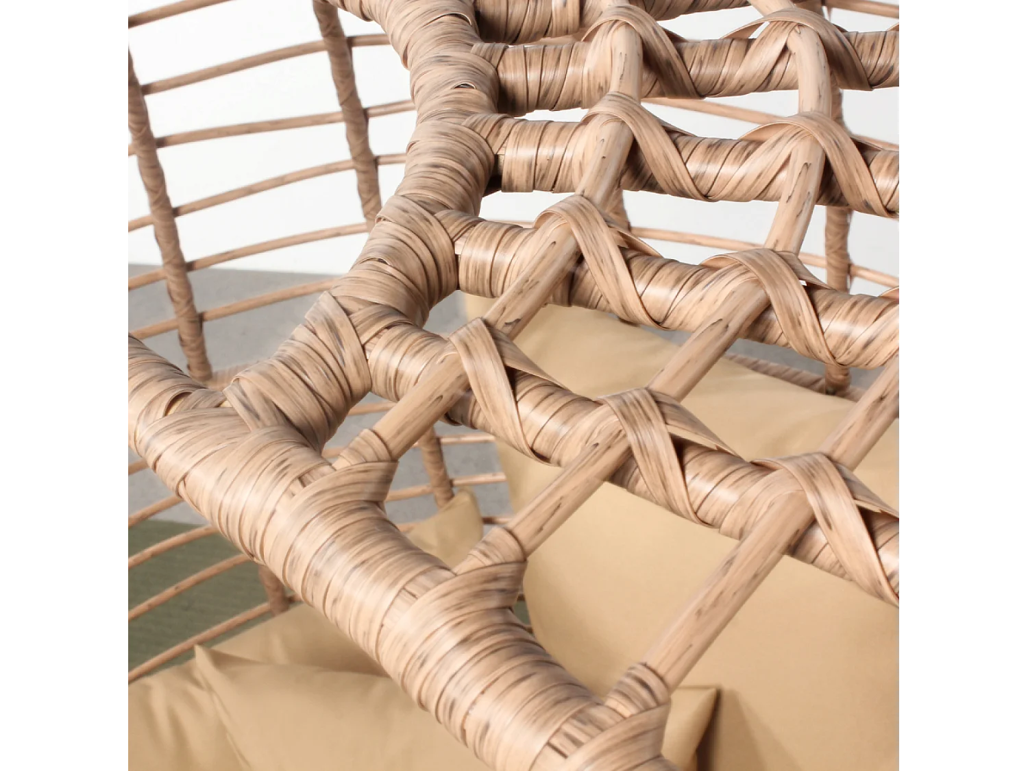 Ensemble fauteuil sur pied effet rotin et repose-pieds avec coussin beige JANE