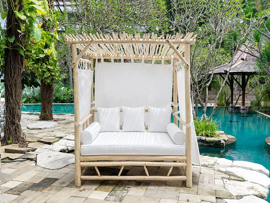 Gartenbett mit Baldachin - Teakholz - Weiß & Helle Naturfarben - TULUM von MYLIA