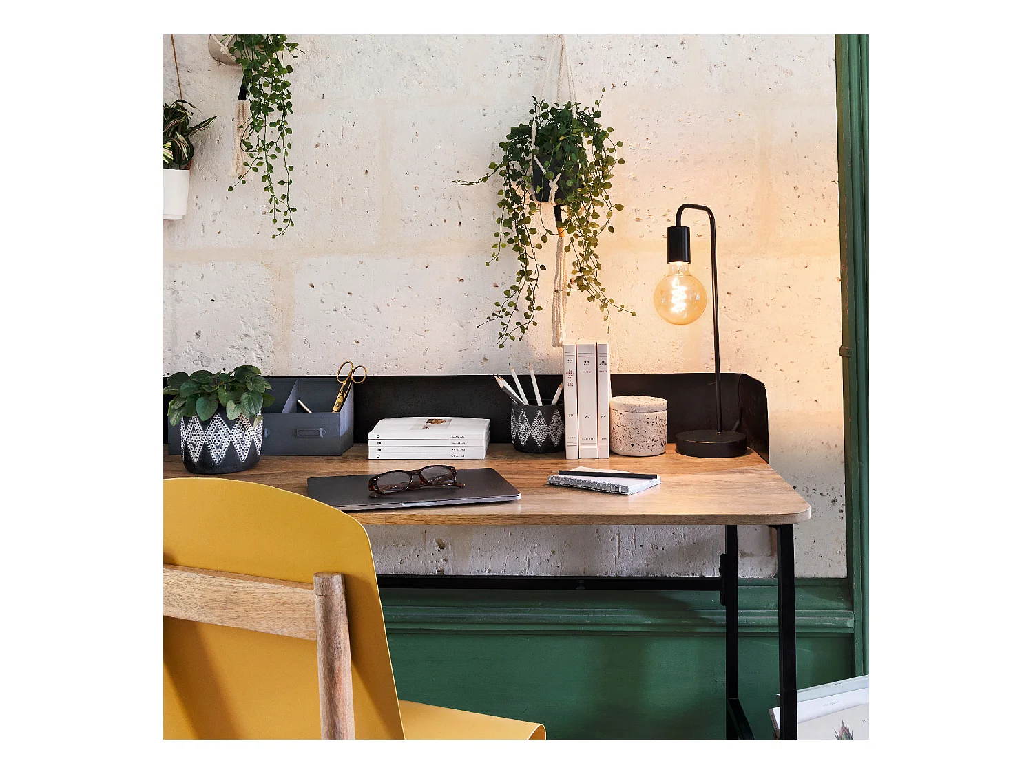 Lámpara de mesa de metal