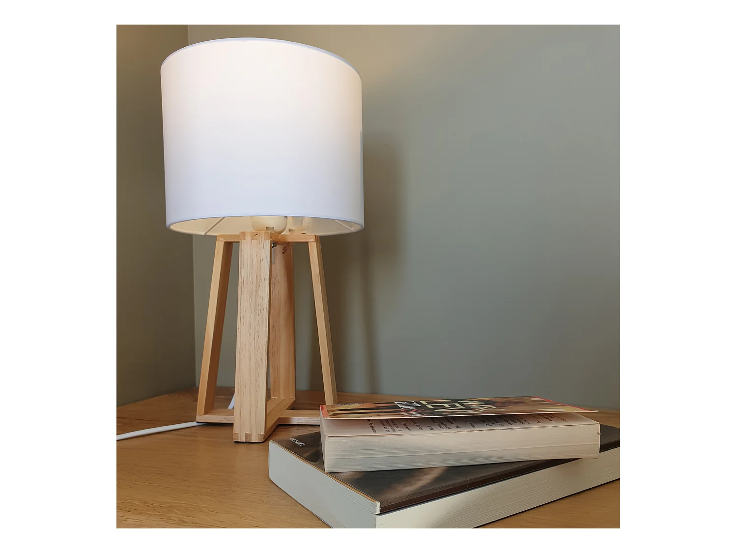 Lámpara de pie de estilo escandinavo