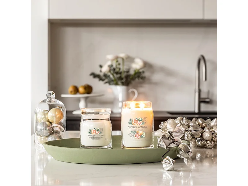Bougie en grand pot, White Spruce & Grapefruit, blanc 567 gr, Signature