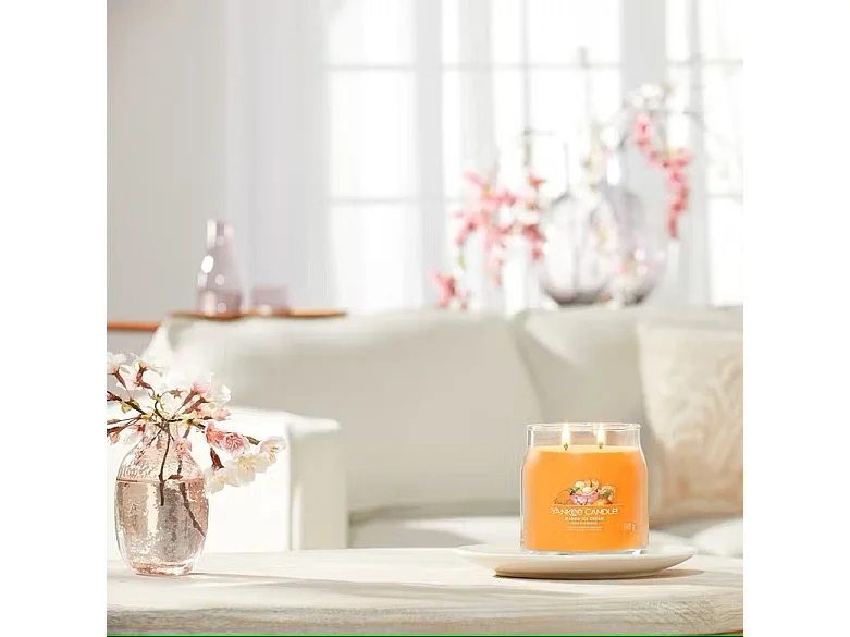 Bougie parfumée en pot moyen, Mango Ice, orange 368 gr, Signature