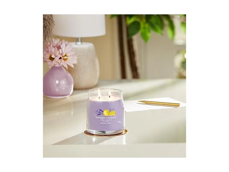 Bougie parfumée en pot moyen, Lemon Lavender, noir 368 gr, Signature