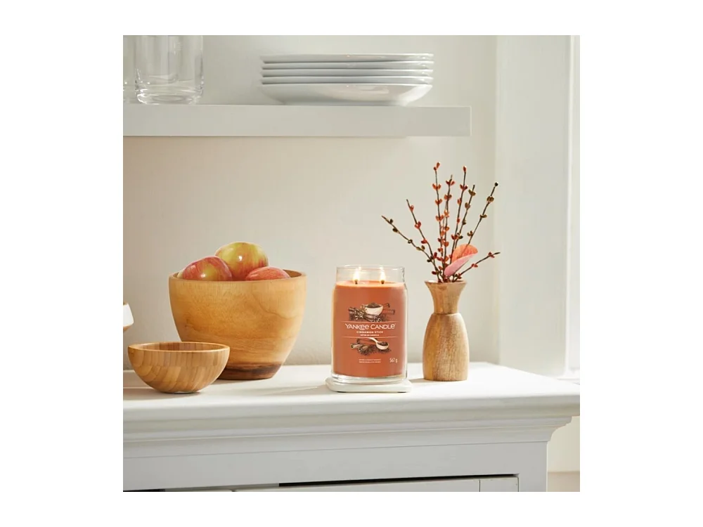 Duftkerze im mittelgroßen Glas, Cinnamon Stick, orange 368 gr, Signature