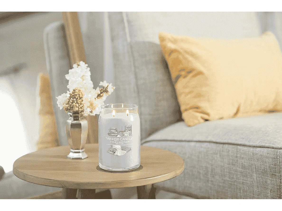 Bougie en grand pot, A Calm & Quiet Place, azur 567 gr, Signature