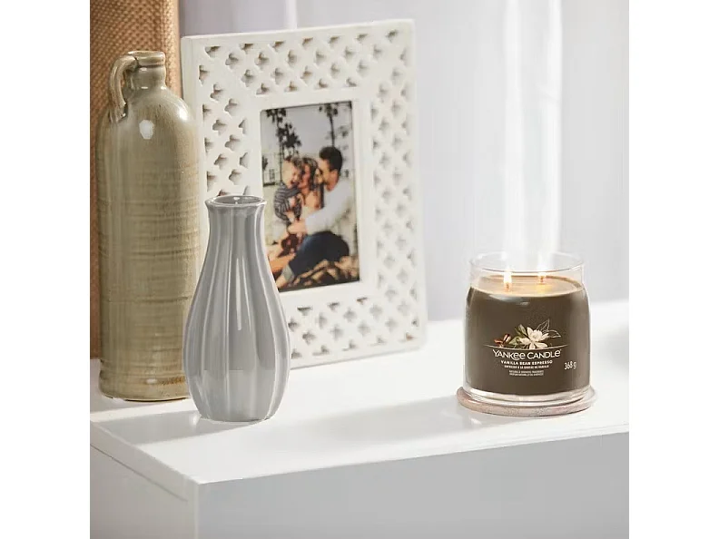 Bougie parfumée en pot moyen, Vanilla Bean, marron 368 gr, Signature