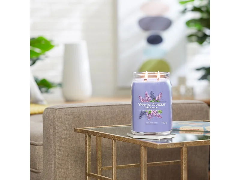 Bougie parfumée en grand pot, Lilac Blossoms, violet 567 gr, Signature