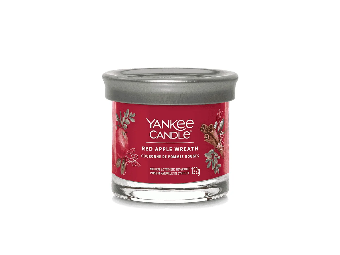 Bougie parfumée en petit pot, Red Apple Wreath, rouge 122 gr, Signature